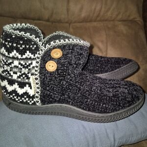 Muk Luks Black and White Knit Slippers